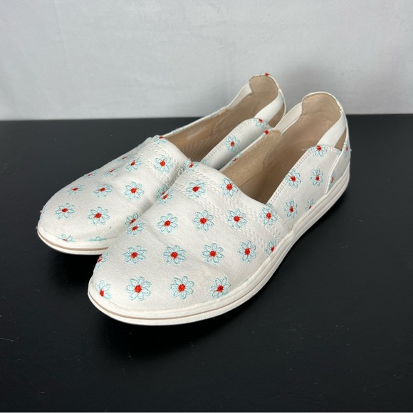 Cloudsteppers by Clarks Shoes - Clarks Women's Breeze Step Loafer White Canvas Flower Daisy Shoes Size 9…